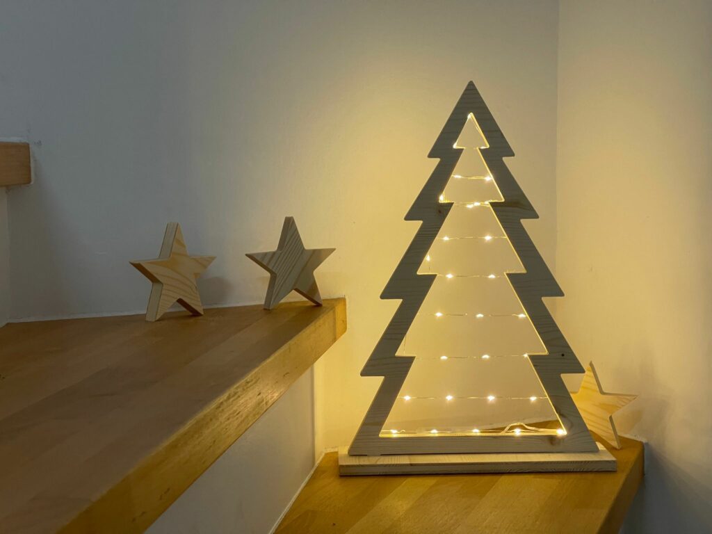 Weihnachtsbaum aus Holz mit LED Beleuchtung/Timer Tannenbaum aus Holz